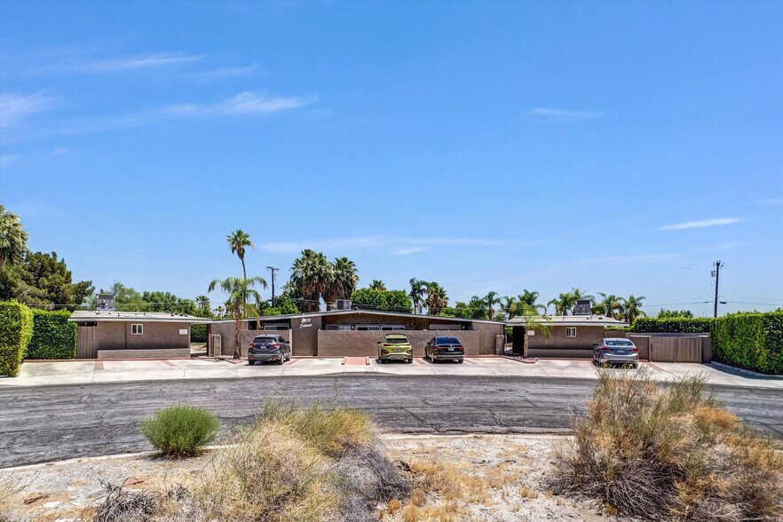 2200 Sahara Rd, Palm Springs, CA à vendre - Photo de l’immeuble – Image 1 sur 27