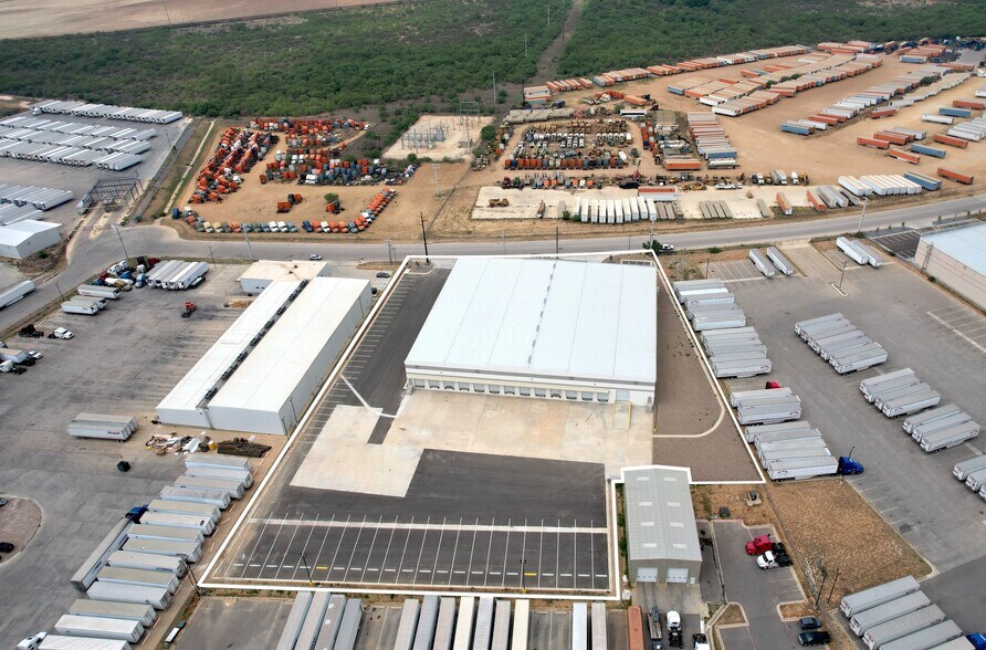 13609 Evolution Lp, Laredo, TX à louer - Photo de l’immeuble – Image 3 sur 6