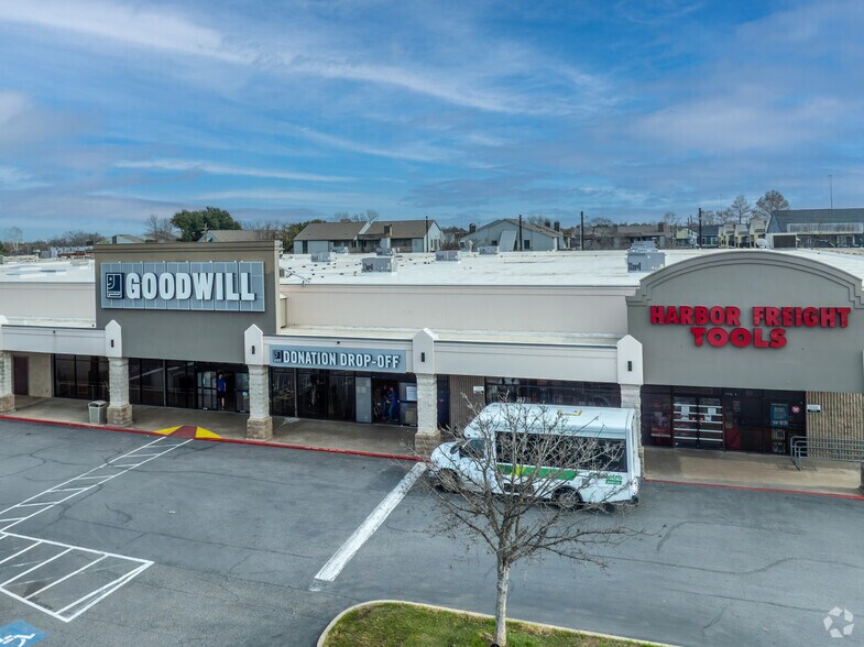 3909 S Lamar Blvd, Austin, TX à louer - Photo de l’immeuble – Image 2 sur 4
