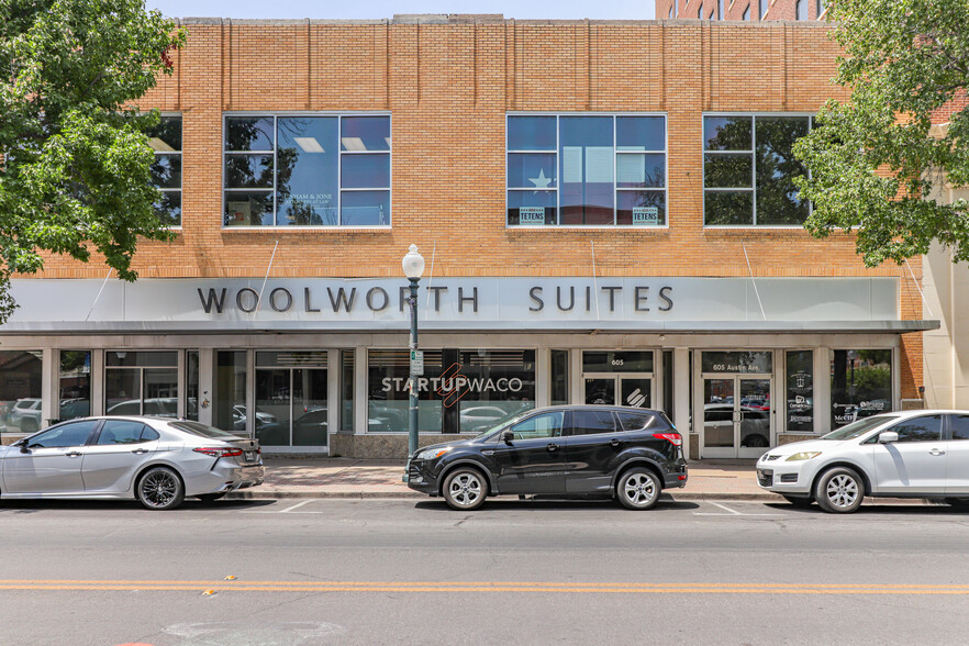 605 Austin Ave, Waco, TX à louer - Photo de l’immeuble – Image 1 sur 8