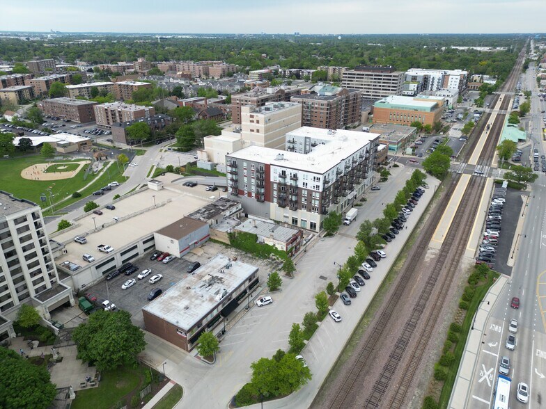 1585 Ellinwood St, Des Plaines, IL à vendre - Photo de l’immeuble – Image 2 sur 5