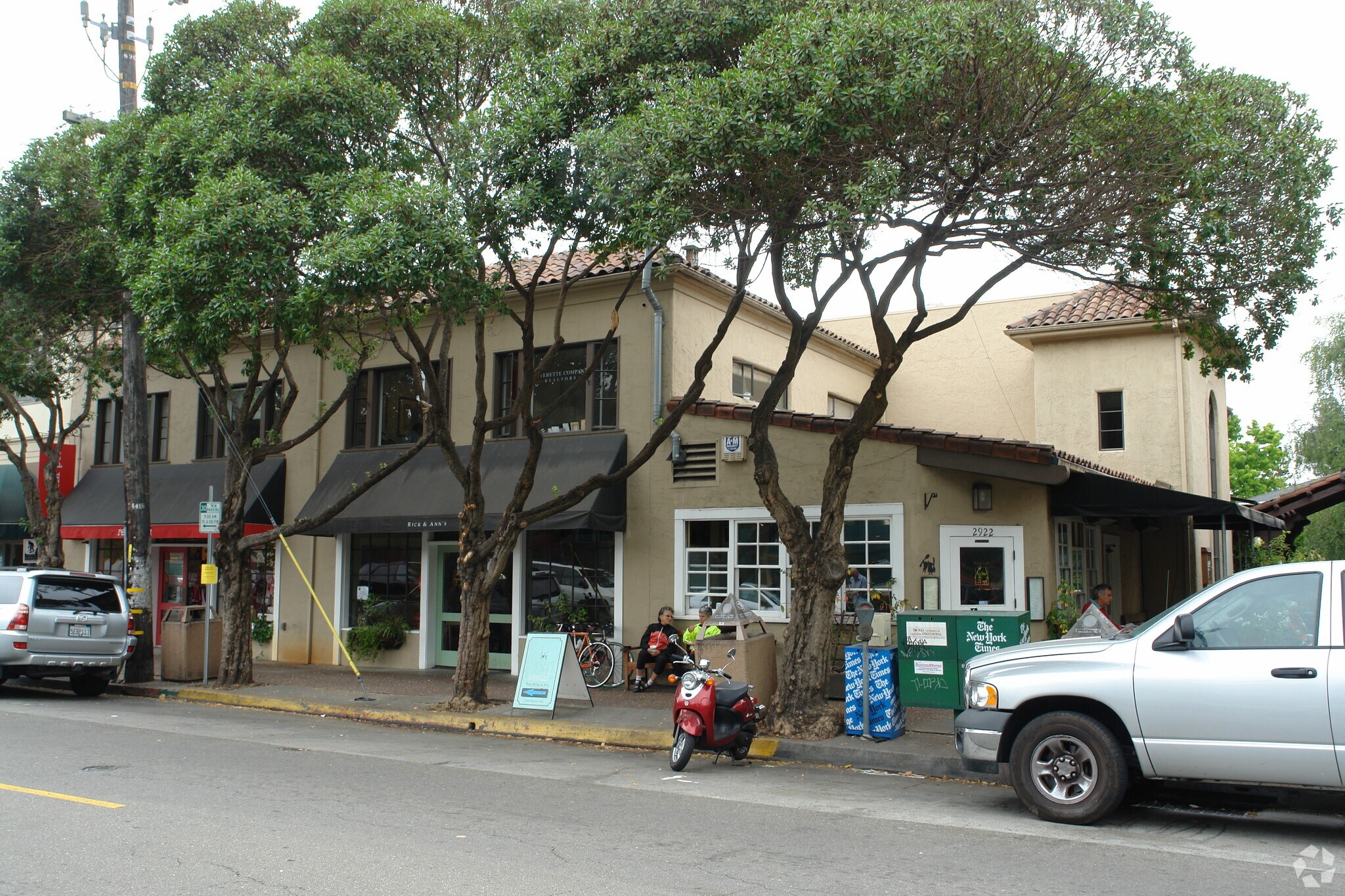 2920-2926 Domingo Ave, Berkeley, CA à louer Photo de l’immeuble– Image 1 sur 6