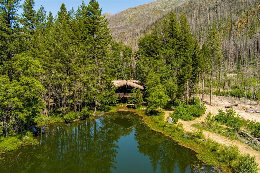 2103 Coffee Creek Rd, Trinity Center, CA à vendre - Photo principale – Image 1 sur 53