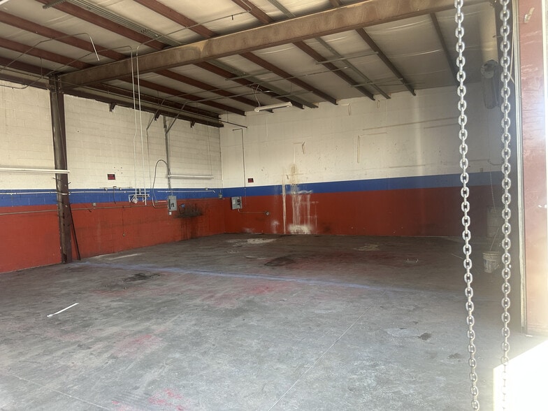 1498 N Nellis Blvd, Las Vegas, NV à louer - Photo de l’immeuble – Image 2 sur 8