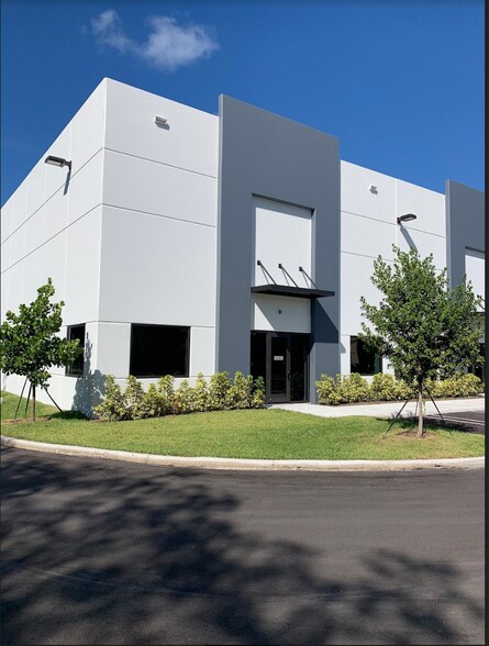 12454 NW 39th St, Coral Springs, FL à louer - Photo de l’immeuble – Image 1 sur 13
