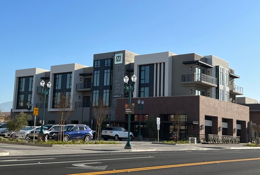 135 E Badillo St, Covina, CA à louer - Photo de l’immeuble – Image 1 sur 7