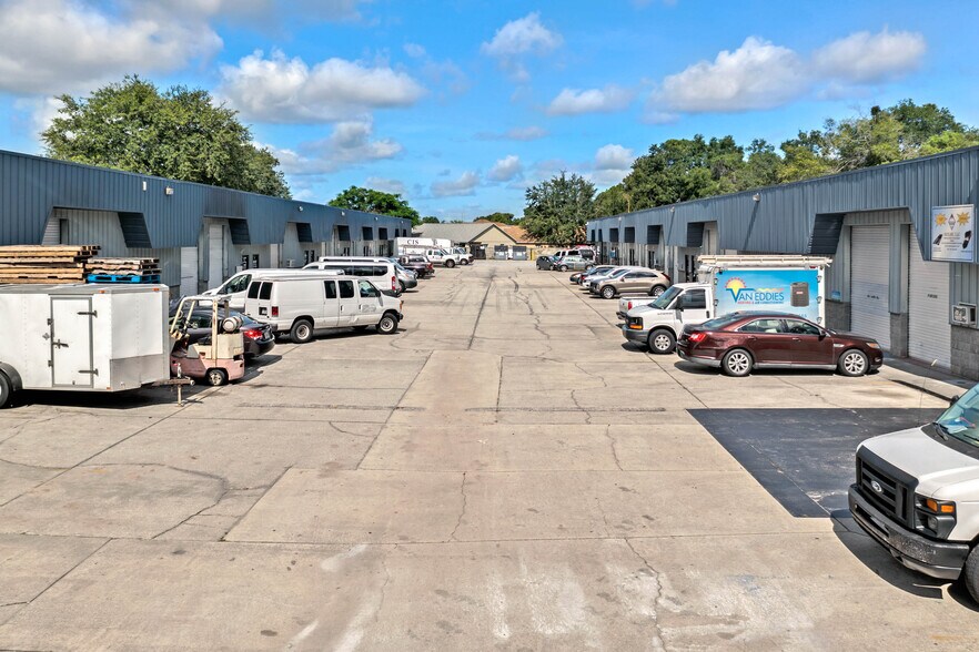 214 N Goldenrod Rd, Orlando, FL à louer - Photo de l’immeuble – Image 2 sur 14