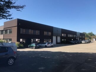 Plus de détails pour Local d'activités à louer