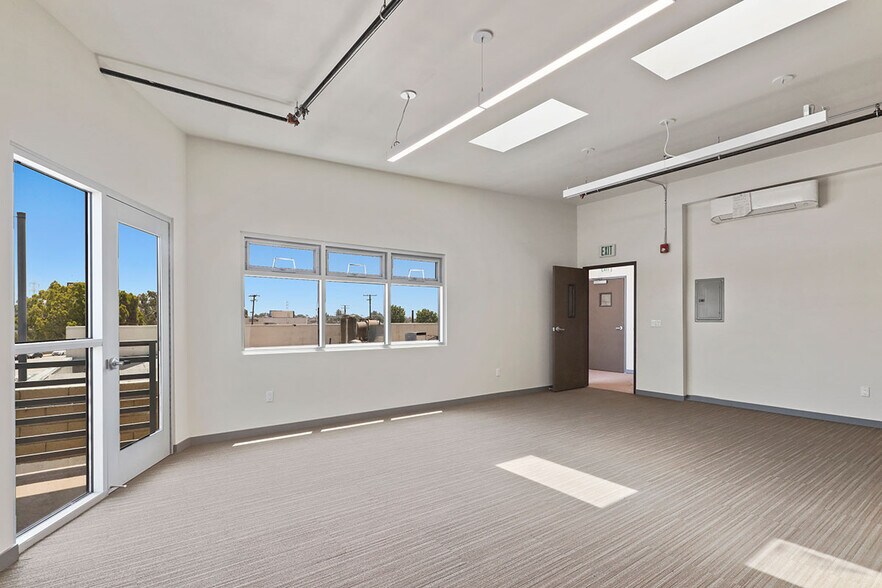 3019 W Beverly Blvd, Montebello, CA à louer - Photo de l’immeuble – Image 2 sur 13