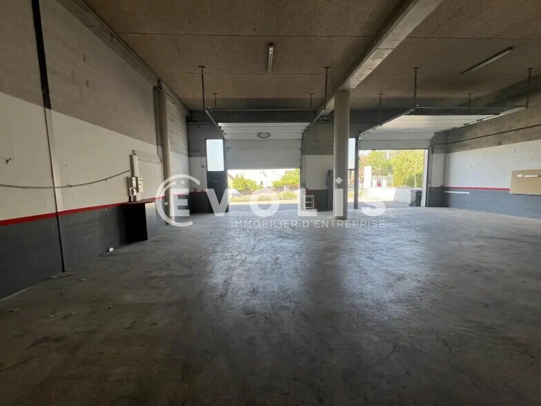 Local d’activités dans Bry-sur-Marne à louer - Photo de l’immeuble – Image 3 sur 10