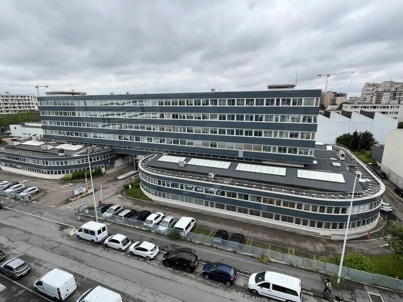 18 Rue D'Arras, Nanterre à louer - Photo de l’immeuble – Image 2 sur 14