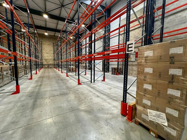 Local d’activités dans Avignon à louer - Photo de l’immeuble – Image 3 sur 6