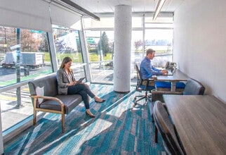 252 W Esplanade, North Vancouver, BC à louer Photo intérieure– Image 2 sur 3