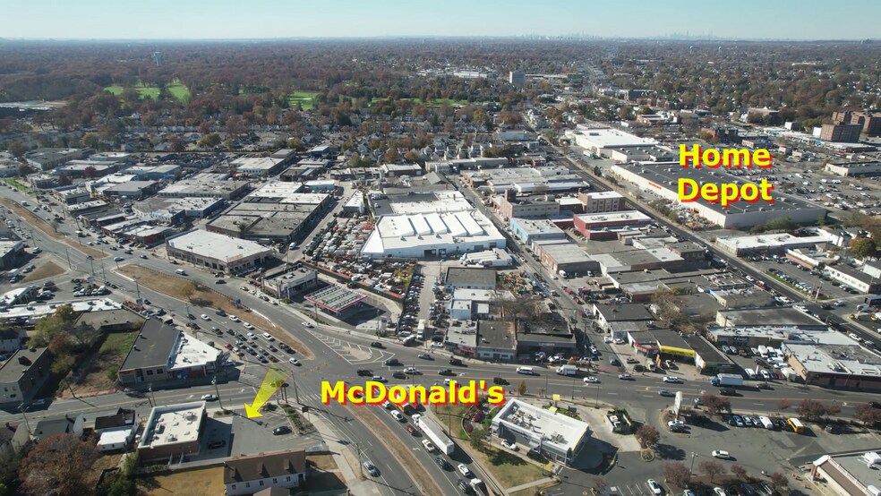 66 S Franklin St, Hempstead, NY à louer - Photo de l’immeuble – Image 2 sur 75