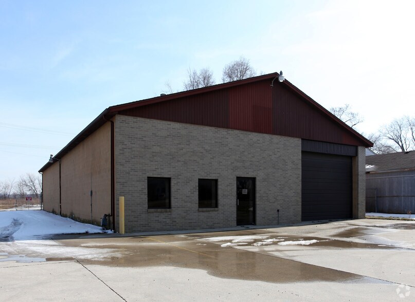 2390 N Telegraph Rd, Monroe, MI à vendre - Photo de l’immeuble – Image 2 sur 5