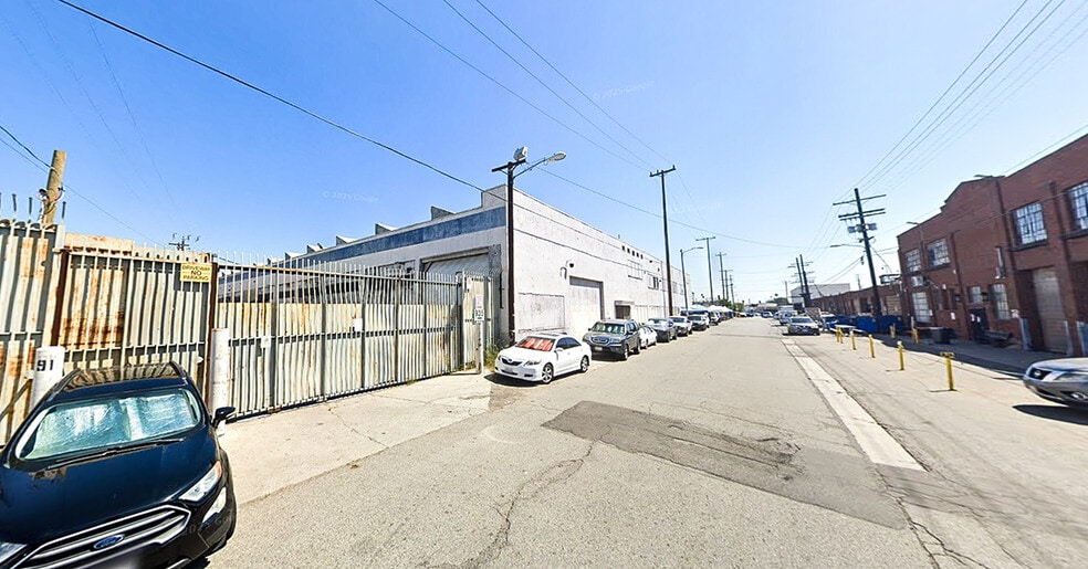 935 59th St, Los Angeles, CA à louer - Photo de l’immeuble – Image 3 sur 5