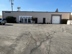 9725 Owensmouth Ave, Chatsworth, CA à louer Photo de l’immeuble– Image 2 sur 12