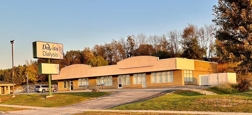 928-932 Furman Dr, Waupaca, WI à louer - Photo de l’immeuble – Image 2 sur 3