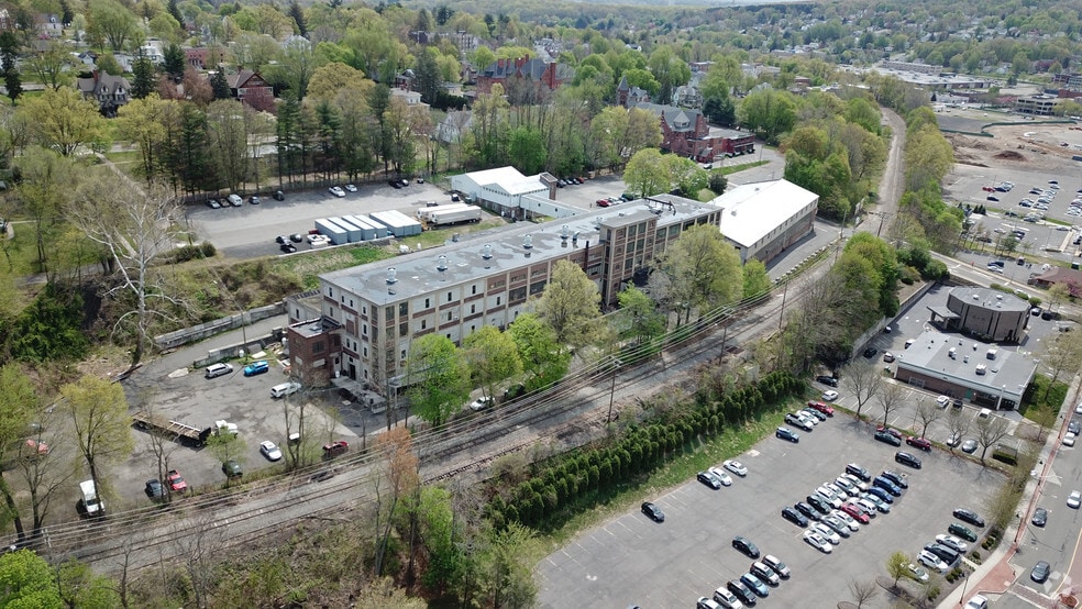 135-153 Center St, Bristol, CT à louer - Aérien – Image 2 sur 9