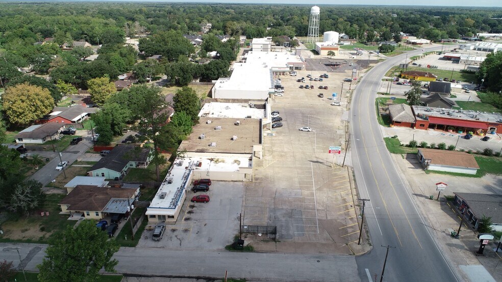 915-929 Main St, Liberty, TX à louer - Photo de l’immeuble – Image 3 sur 6