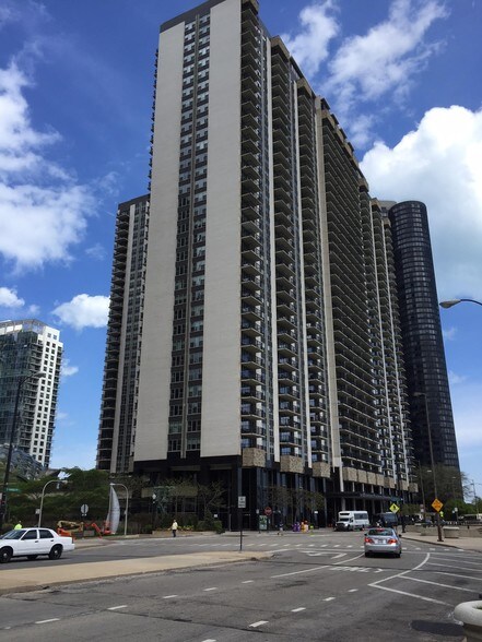 400 E Randolph St, Chicago, IL à vendre - Photo de l’immeuble – Image 2 sur 24