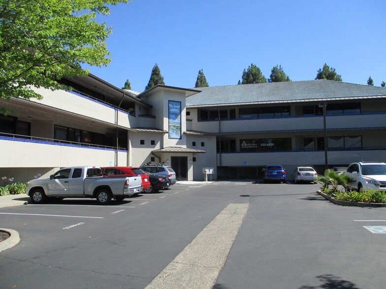 575 Lincoln Ave, Napa, CA à louer - Photo de l’immeuble – Image 3 sur 16