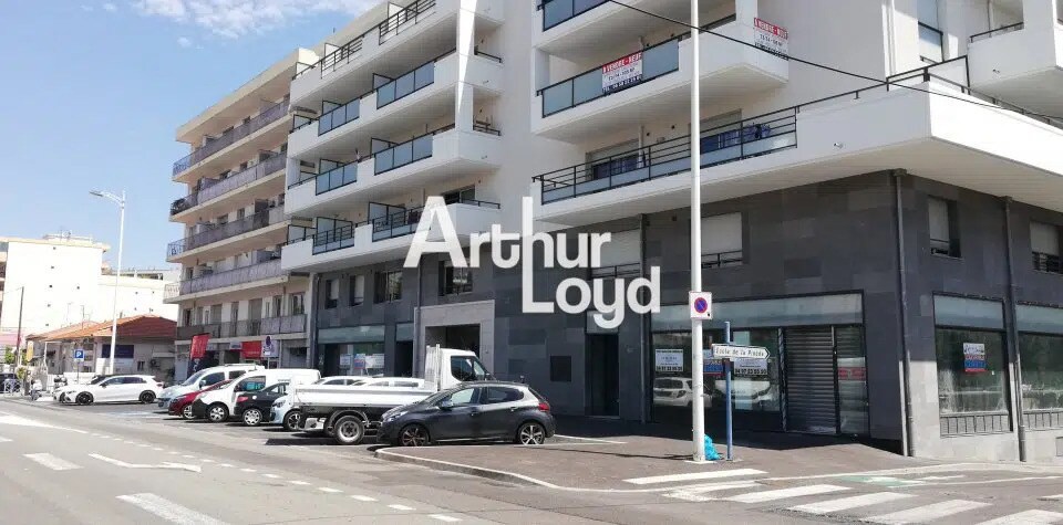 66 B Avenue De Nice, Cagnes-sur-Mer à louer - Photo de l’immeuble – Image 1 sur 5