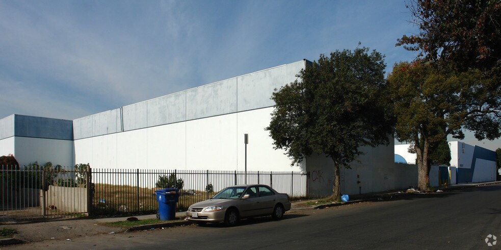 4815 Staunton Ave, Los Angeles, CA à vendre - Photo de l’immeuble – Image 3 sur 6