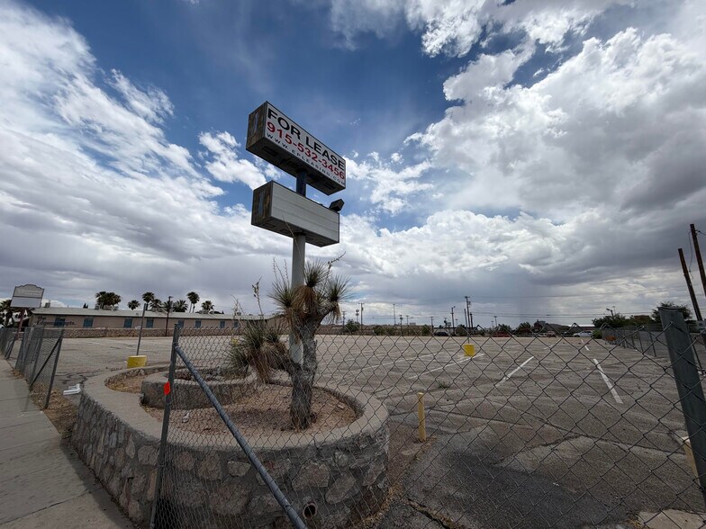 6740-6764 Edgemere blvd, El Paso, TX à louer - Photo de l’immeuble – Image 1 sur 1
