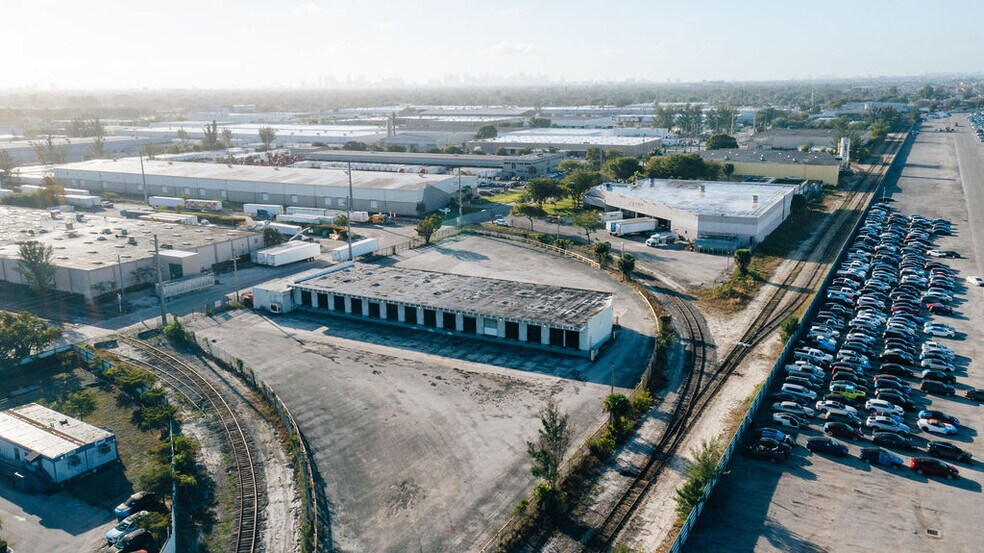 11700 NW 36th Ave, Miami, FL à louer - Photo de l’immeuble – Image 3 sur 11