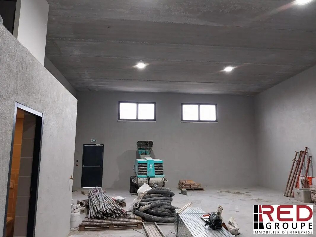 Local d’activités dans Bouc-Bel-Air à louer Photo de l’immeuble– Image 1 sur 3