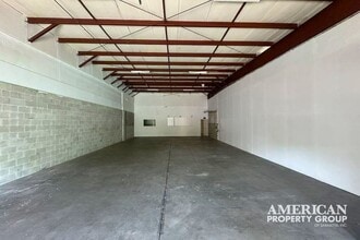 4535-4557 Northgate Ct, Sarasota, FL à louer Photo de l’immeuble– Image 2 sur 4