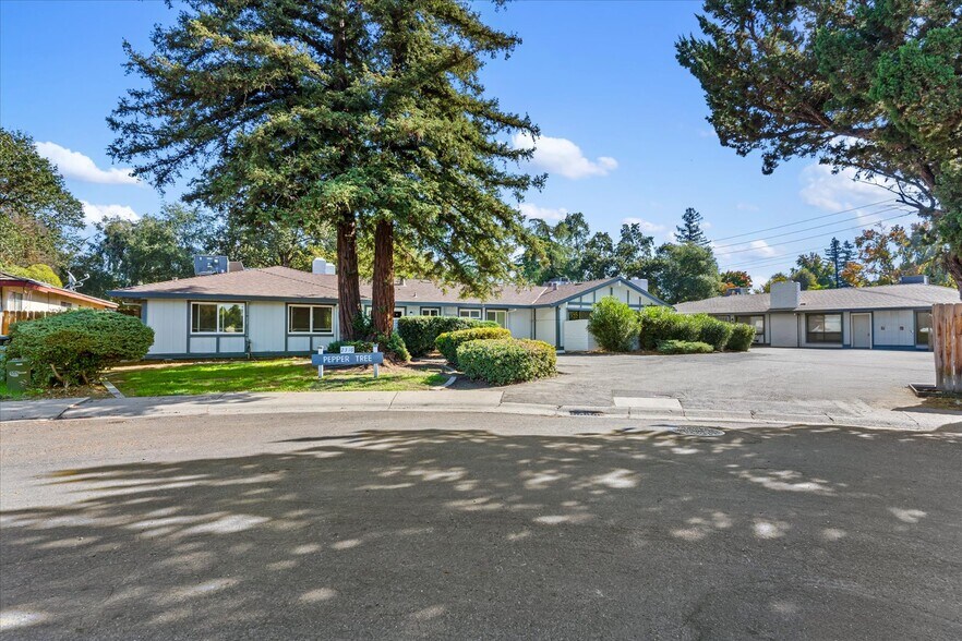 2316 Villanova Cir, Sacramento, CA à vendre - Photo de l’immeuble – Image 1 sur 54