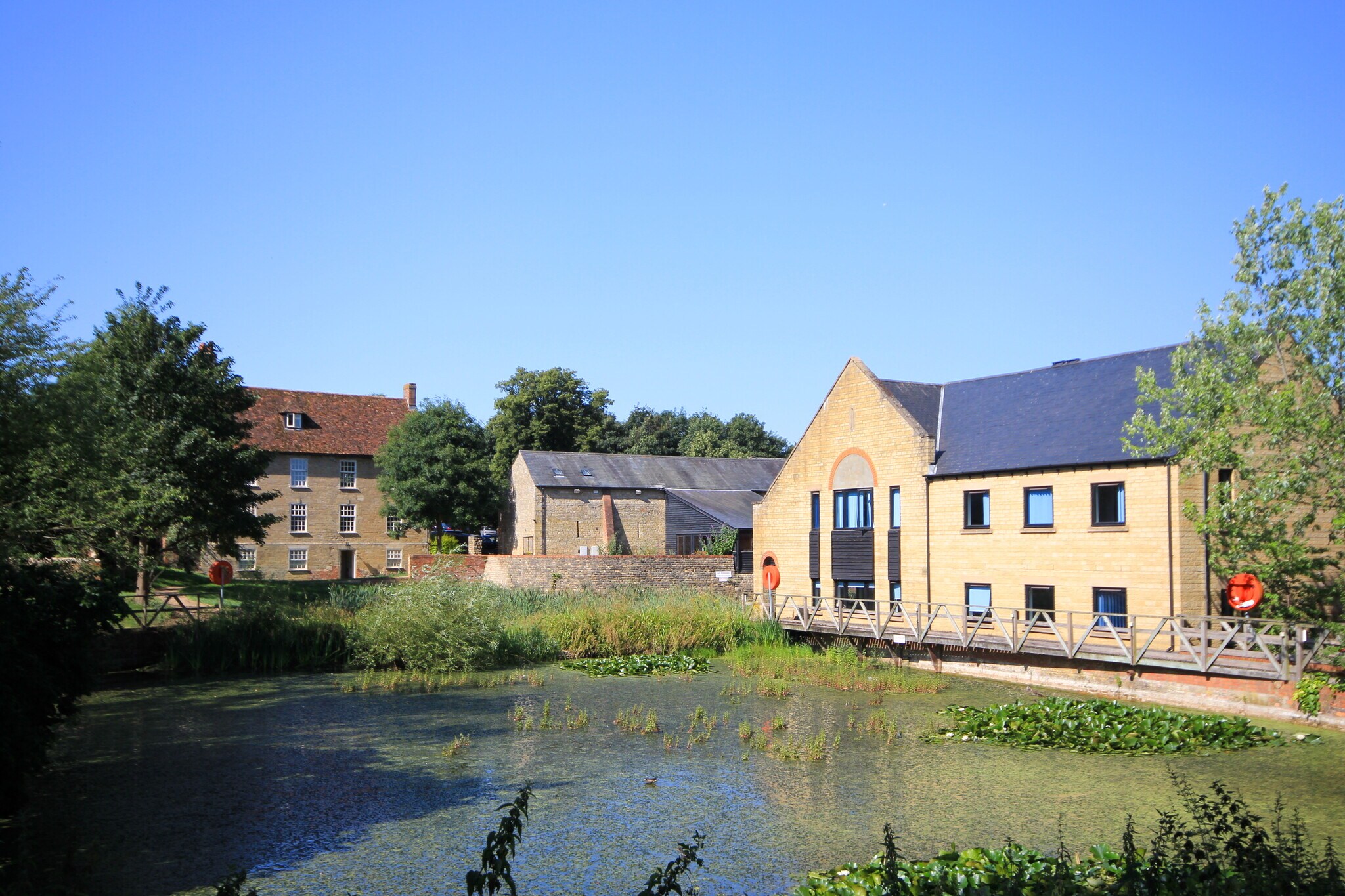 13 Harnett Dr, Milton Keynes à louer Photo de l’immeuble– Image 1 sur 6