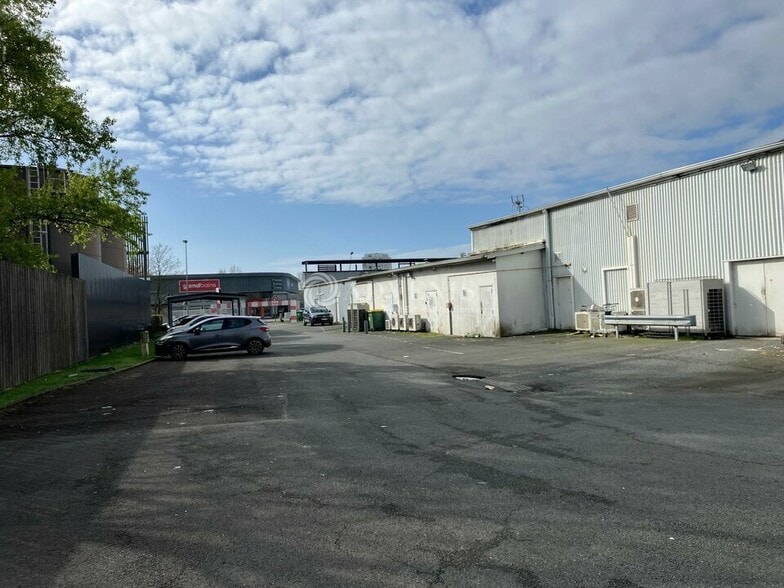 Local commercial dans Bègles à louer - Photo de l’immeuble – Image 2 sur 8