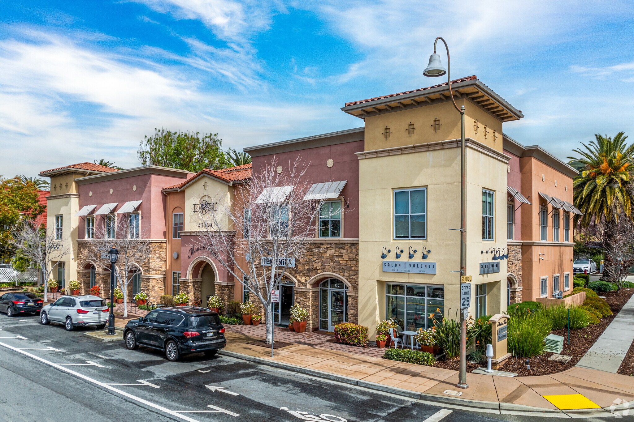 43360 Mission Blvd, Fremont, CA à louer Photo principale– Image 1 sur 13