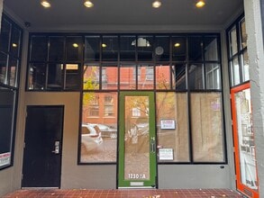 1230 NW Hoyt St, Portland, OR à louer Photo intérieure– Image 2 sur 23