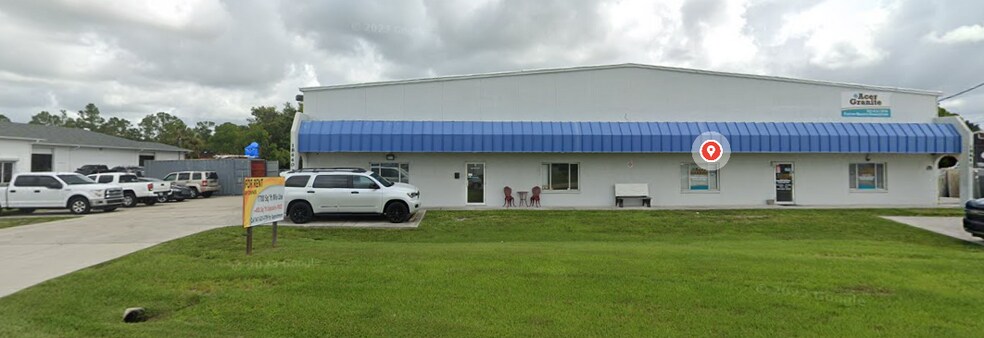 18440 Paulson Dr, Port Charlotte, FL à louer - Photo de l’immeuble – Image 3 sur 6
