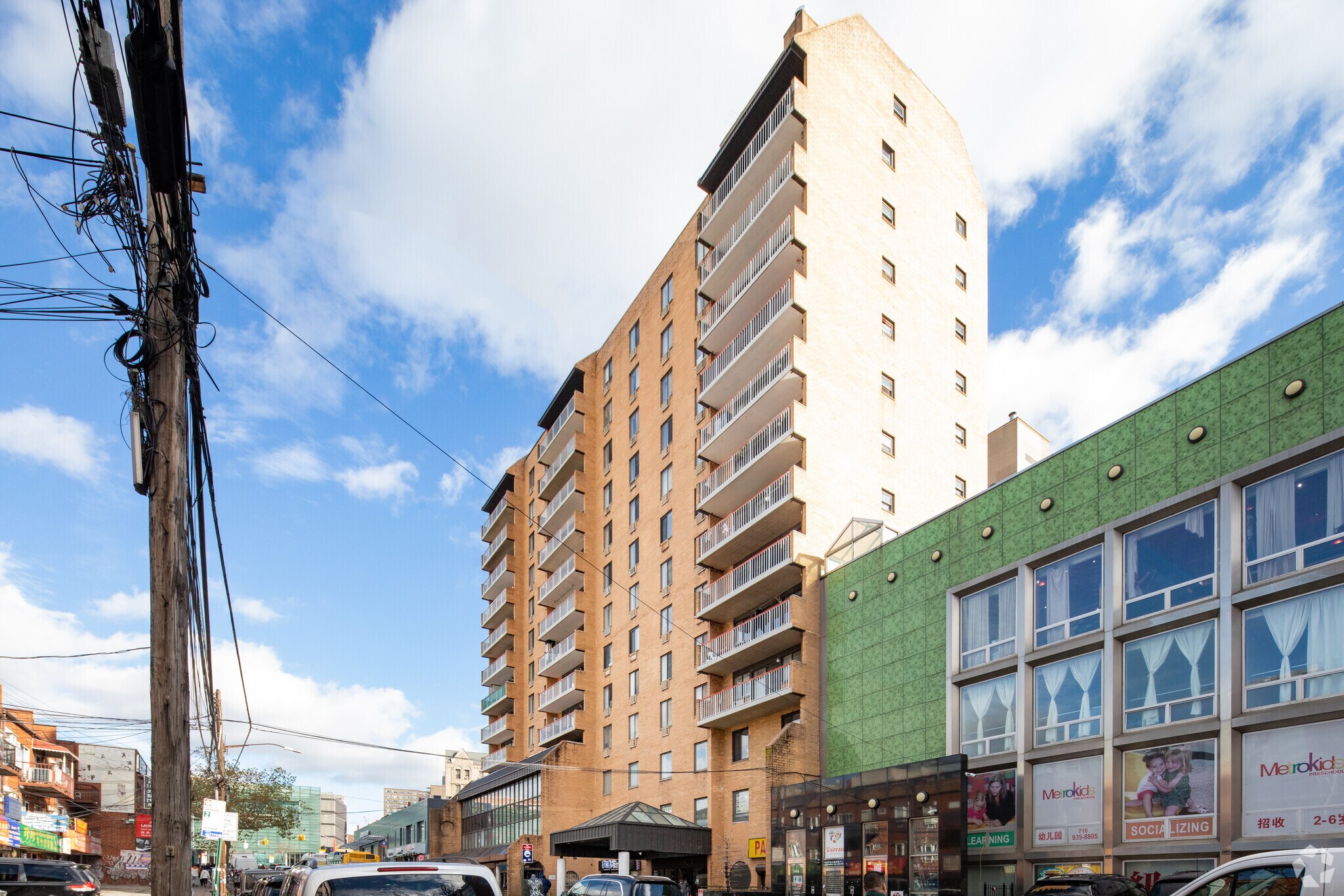 133-36/38 41st Ave, Flushing, NY à louer Photo principale– Image 1 sur 17