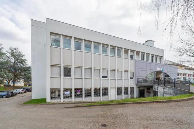 Plus de détails pour 45 45 Avenue Jean Jaurès, 73200 Albertville, Albertville - Bureau à vendre