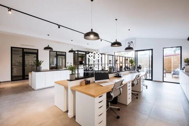 Plus de détails pour Bureau à vendre