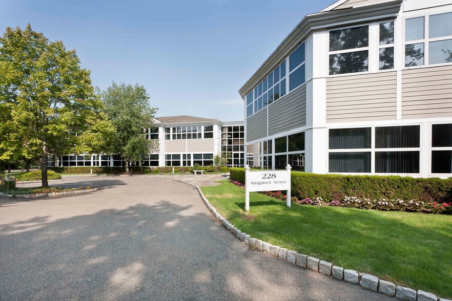 228 Saugatuck Ave, Westport, CT à louer - Photo de l’immeuble – Image 1 sur 5
