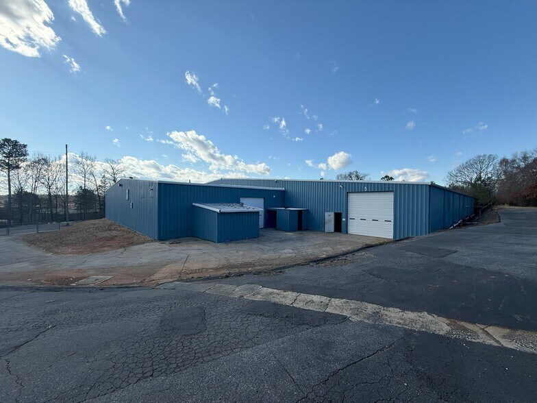 144 Industrial Dr, Forest City, NC à vendre - Photo de l’immeuble – Image 2 sur 44