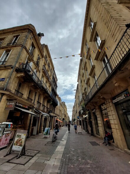 Local commercial dans Bordeaux à louer - Photo de l’immeuble – Image 2 sur 3