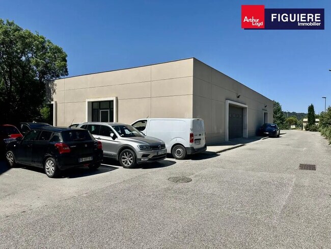 Plus de détails pour Local d'activités à louer