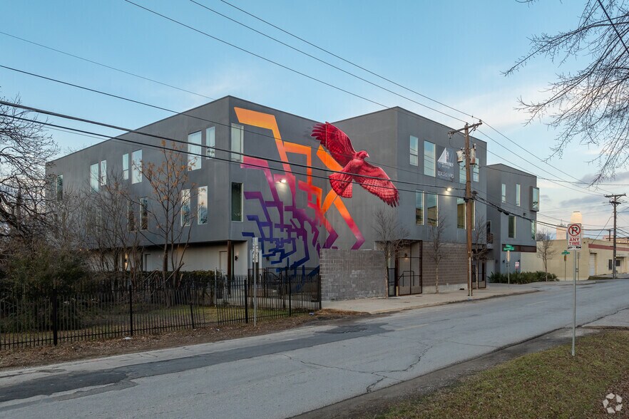 707 W Commerce St, Dallas, TX à vendre - Photo de l’immeuble – Image 2 sur 32