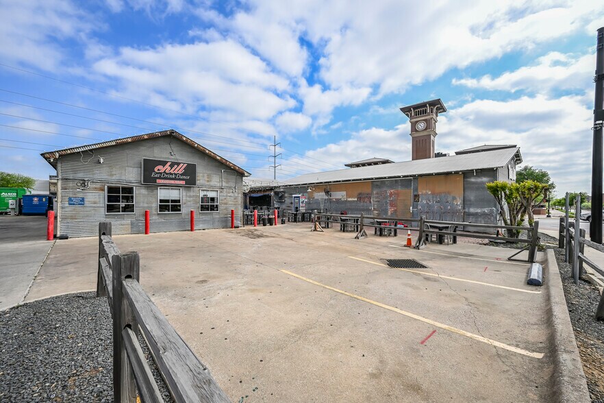 814 S Main St, Grapevine, TX à vendre - Photo de l’immeuble – Image 2 sur 15