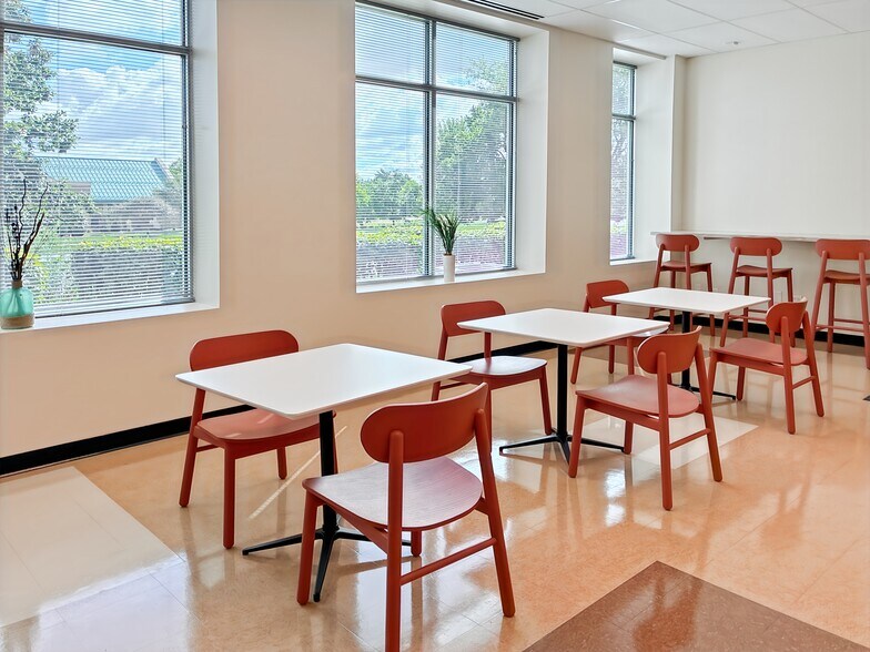 5400 Prairie Stone Pkwy, Hoffman Estates, IL à louer - Photo intérieure – Image 2 sur 30