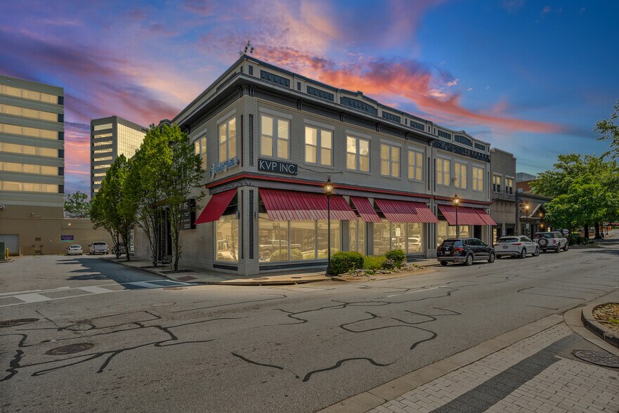 105 E North St, Greenville, SC à louer - Photo de l’immeuble – Image 3 sur 38
