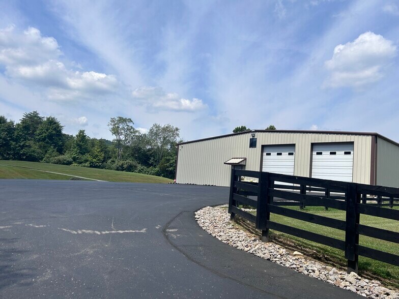 13002 Indiana 60, Memphis, IN à vendre - Photo de l’immeuble – Image 3 sur 25